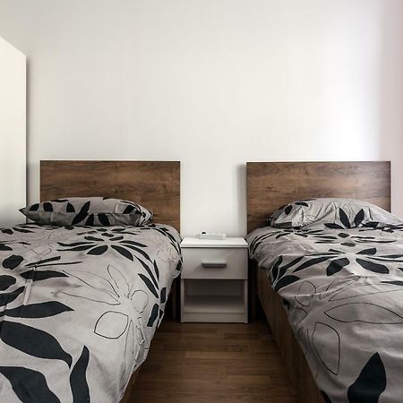 Modern Apartment In Lviv Historic Centre Екстер'єр фото