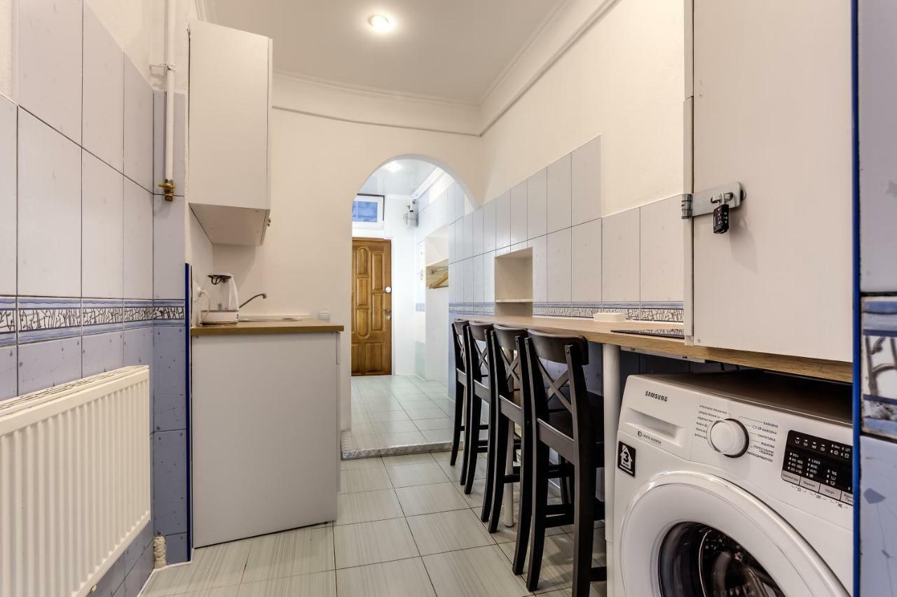 Modern Apartment In Lviv Historic Centre Екстер'єр фото