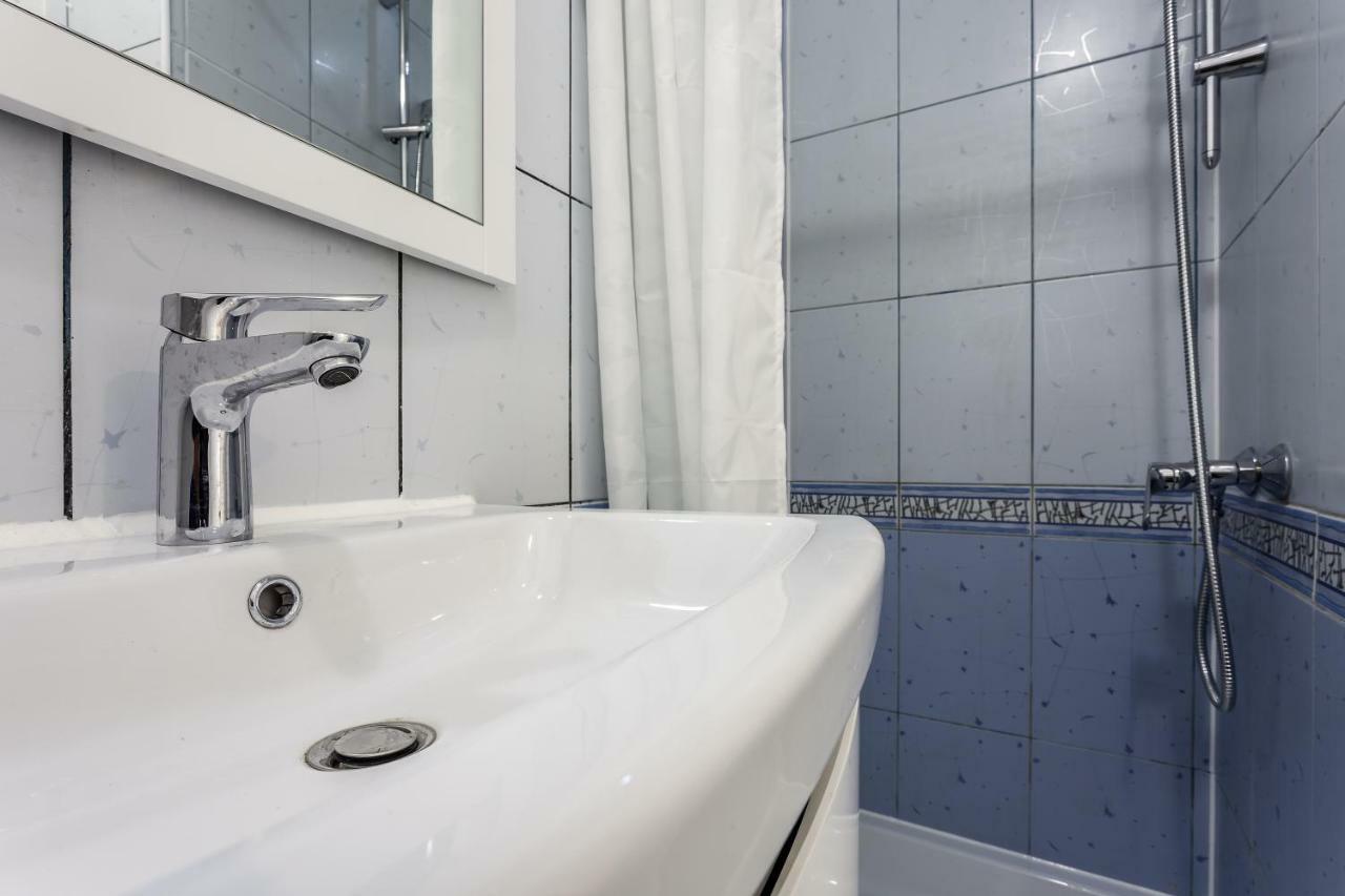 Modern Apartment In Lviv Historic Centre Екстер'єр фото