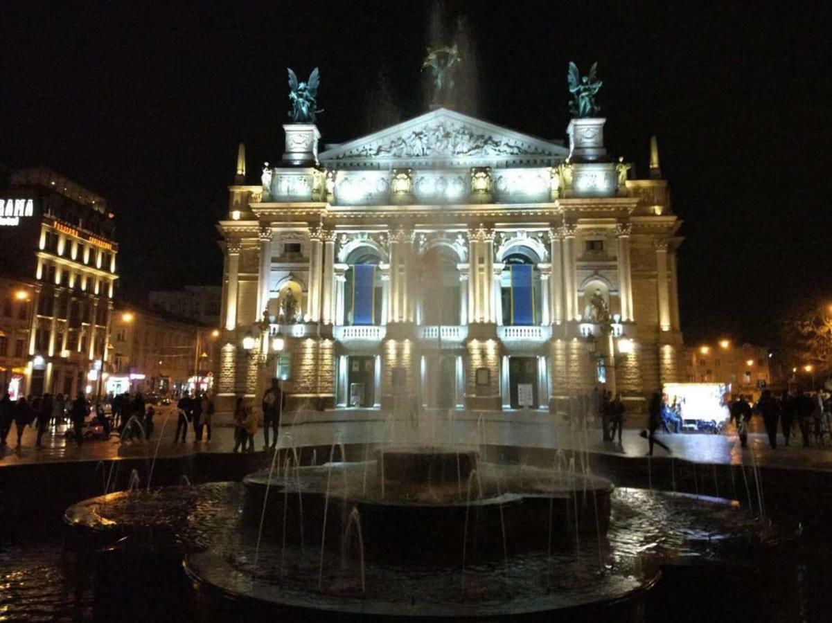 Modern Apartment In Lviv Historic Centre Екстер'єр фото